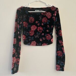 *DONATING SOON,ACCEPTING ALL OFFERS*Kimchi Blue Floral Velvet Crop Top
